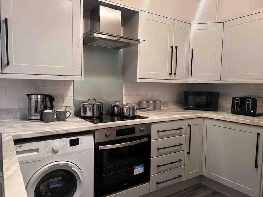 Anfield Sleeps 5 Close To Lfc Free Parking Holiday home *