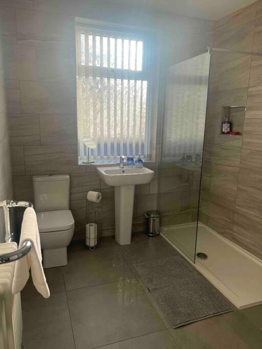 Anfield Sleeps 5 Close To Lfc Free Parking Holiday home